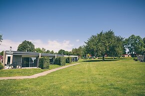 Well-kept Bungalow With Fireplace Near Valkenburg