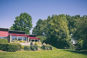 Well-kept Bungalow With Fireplace Near Valkenburg