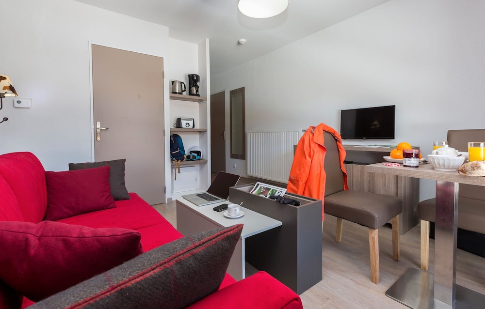 Chalet in Paradiski With Spa & Pool Access