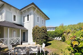 Villa in Cape Helius With Garden Terrace