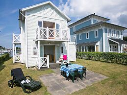Villa in Cape Helius With Garden Terrace