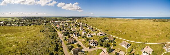 Thatched Villa With two Bathrooms Near the Beach
