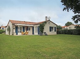 Villa With Garden Near Beautiful Golf Course