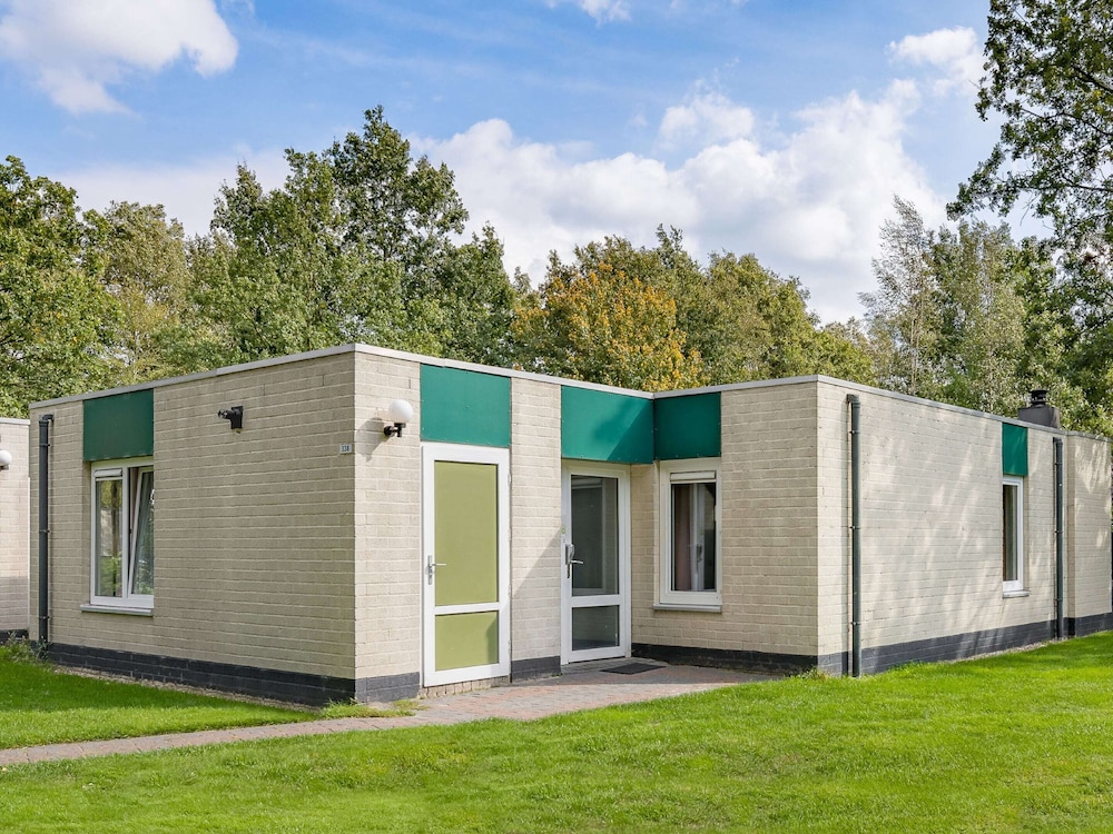 Spacious Bungalow with Dishwasher near Hunebedcentrum