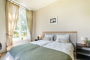 Limburg Mansion With Spa Near Forest