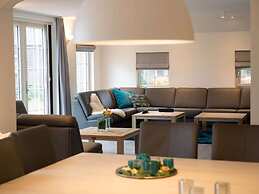 Cozy Group Stay w/ Fireplace