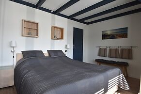 Elegant Studio Near Beach