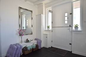 Elegant Studio Near Beach