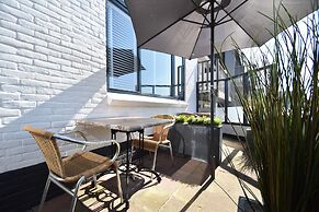 Elegant Studio Near Beach
