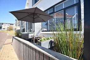Elegant Studio Near Beach