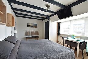 Elegant Studio Near Beach