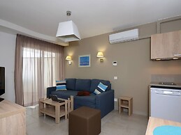 Airy Stay by the Mediterranean