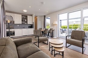 Modern Lodge With two Bathrooms, Near the Beach