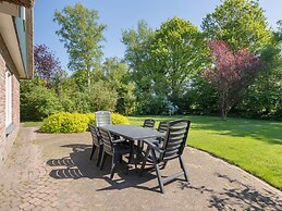Spacious Nature Villa, Paasloo