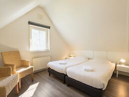 Spacious Nature Villa, Paasloo