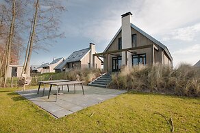Villa Oesterdam Sleeps 12 Persons