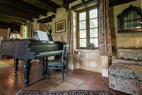 Charming Estate Dordogne With Pool