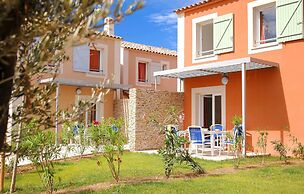 Modern Stay With Pool & Terrace
