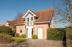 Comfortable Villa With Combi-microwave, Near the Beach