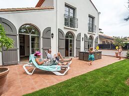 Villa in Basque Style With Garden