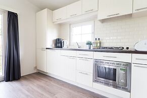 Detached Light Chalet With Dishwasher not far From Hoorn