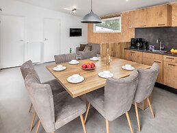 Cozy Chalet w/ Shared Pool