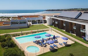 Seafront Apartment With Pool