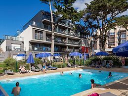Sea Breeze Stay w/ Pool