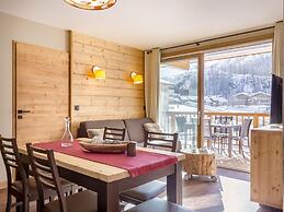 Modern Comfort by the Slopes