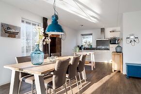 Holiday Home With Private Jetty on Water