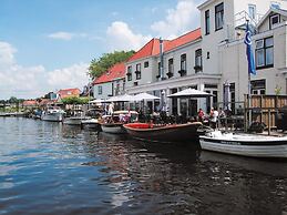 Holiday Home With Private Jetty on Water