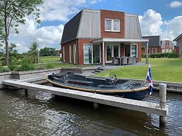 Holiday Home With Private Jetty on Water