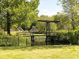 Canal-side Bungalow Stay