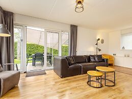 Canal-side Bungalow Stay