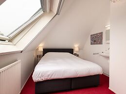 Canal-side Bungalow Stay