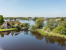 Canal-side Bungalow Stay