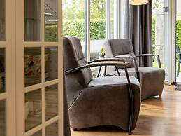 Canal-side Bungalow Stay