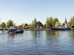 Canal-side Bungalow Stay