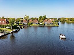 Canal-side Bungalow Stay
