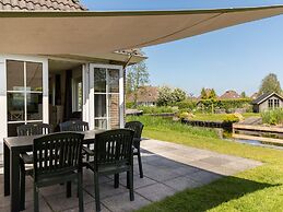 Canal-side Bungalow Stay