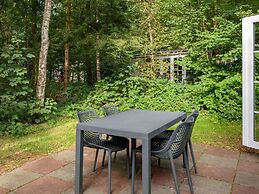 Cozy Chalet in Borger Woods