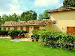 Apartment in Perugia With Pool & Terrace