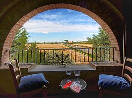 Tuscan Retreat With Pool