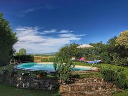 Tuscan Retreat With Pool
