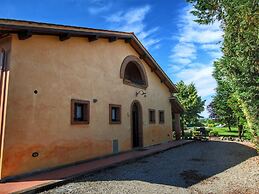 Tuscan Retreat With Pool