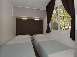 Chalet in Baia Domizia With Private Beach
