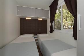 Chalet in Baia Domizia With Private Beach