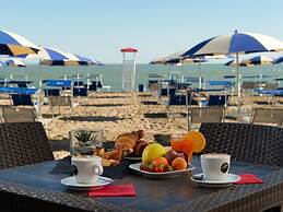 Villa in Albarella With Private Pool & Beach