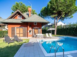 Villa in Albarella With Private Pool & Beach