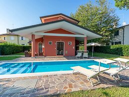 Villa in Albarella With Private Pool & Beach